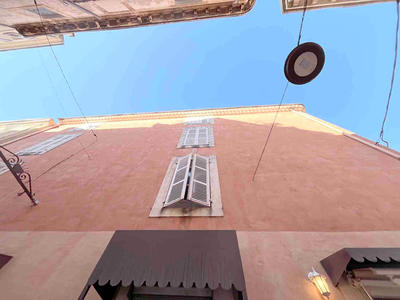 Immeuble - 126 m² - 7 pièces