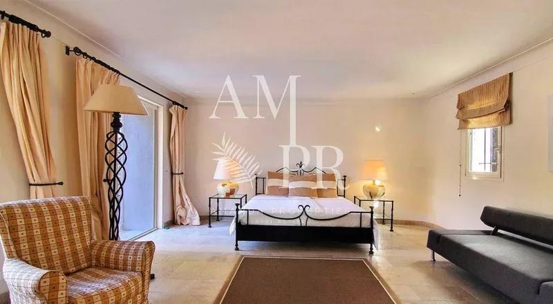 Villa - 600 m² - 12 pièces