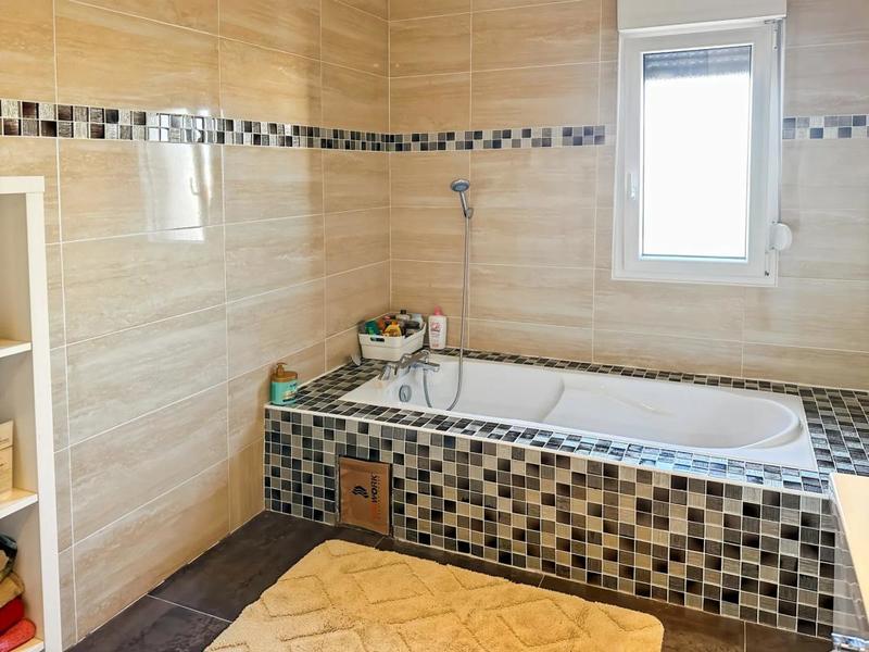 Maison - 210 m² - 7 pièces