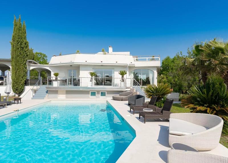 Villa - 630 m² - 10 pièces