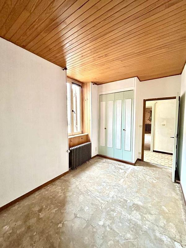 Maison traditionnelle - 220 m² - 10 pièces