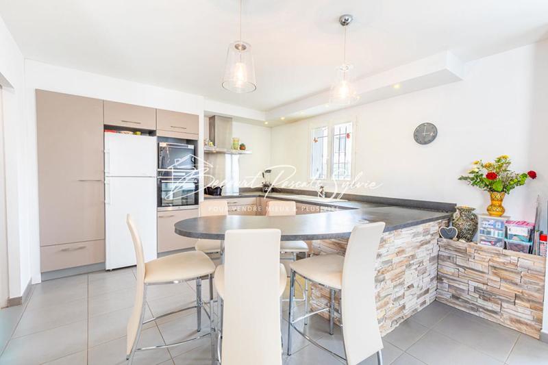 Maison - 90 m² - 5 pièces