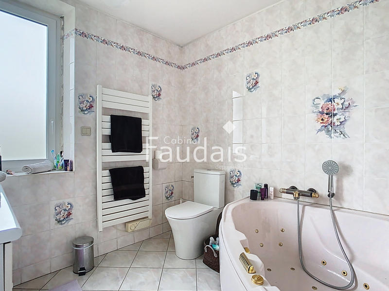 Propriété - 464 m² - 17 pièces