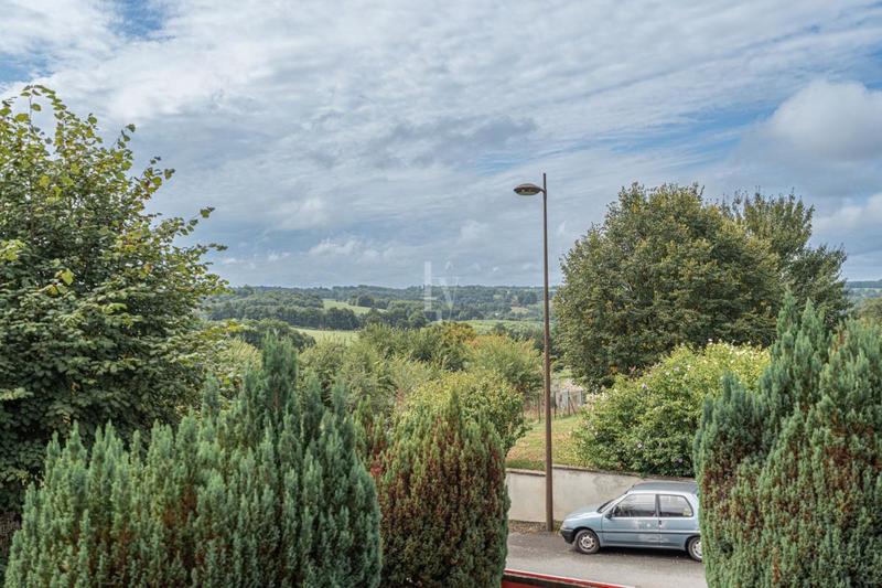 Pavillon - 360 m² - 9 pièces