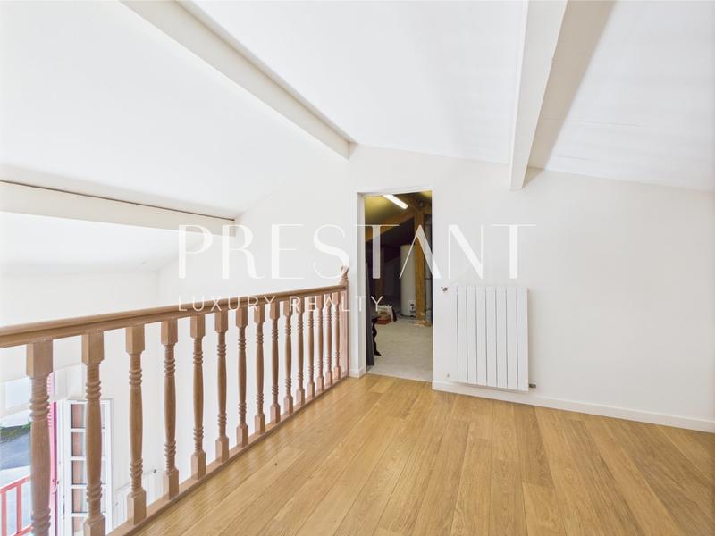 Appartement - 209 m² - 4 pièces