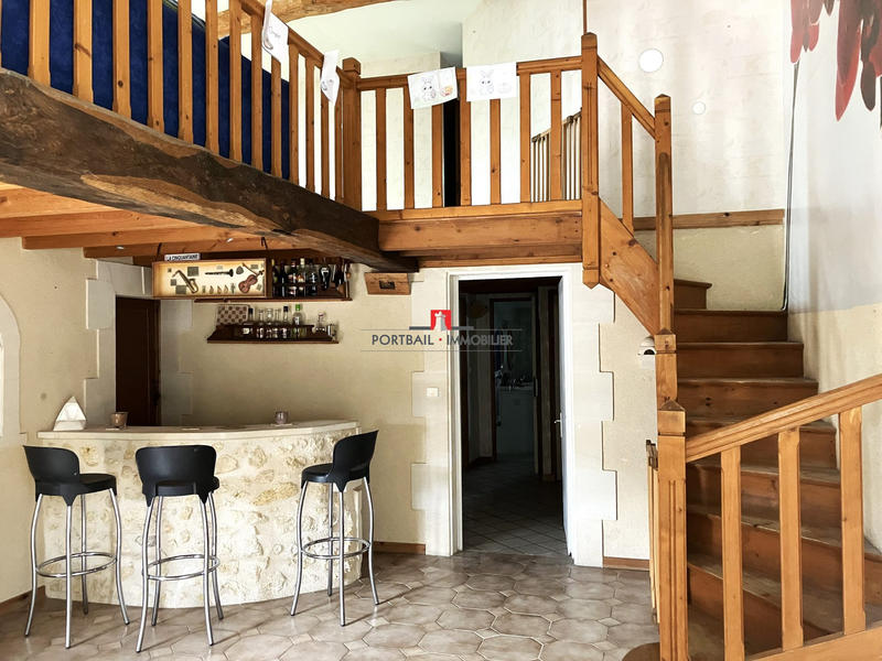 Maison - 220 m² - 6 pièces