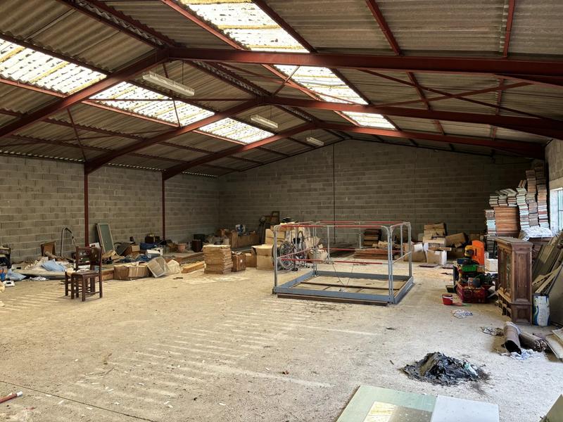 Entrepôt - 2 600 m² - 6 pièces
