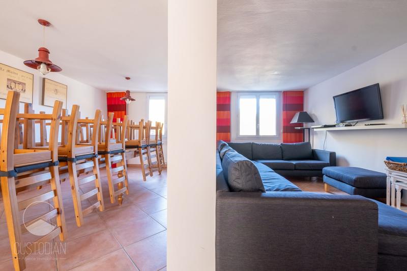 Maison - 650 m² - 15 pièces