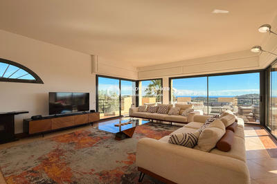 Villa - 249 m² - 8 pièces