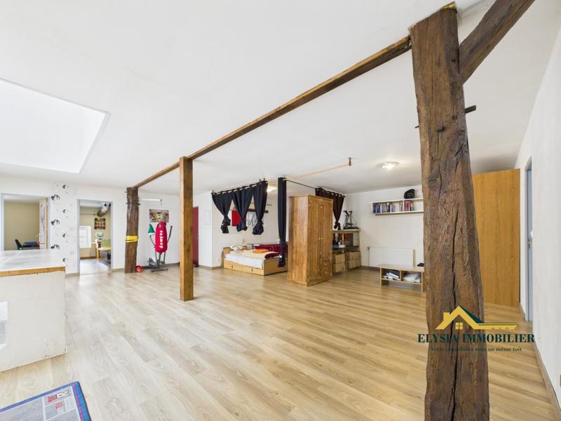 Demeure - 259 m² - 9 pièces