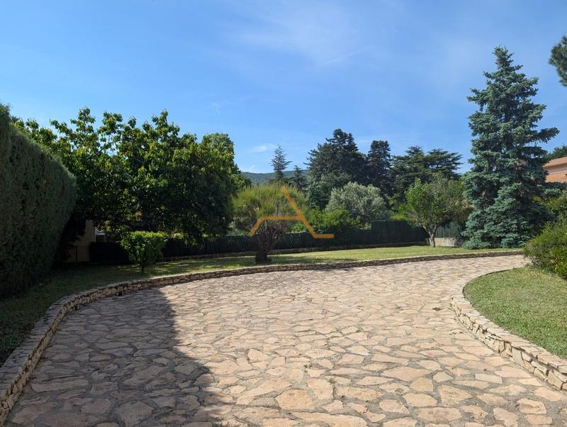 Villa - 100 m² - 5 pièces