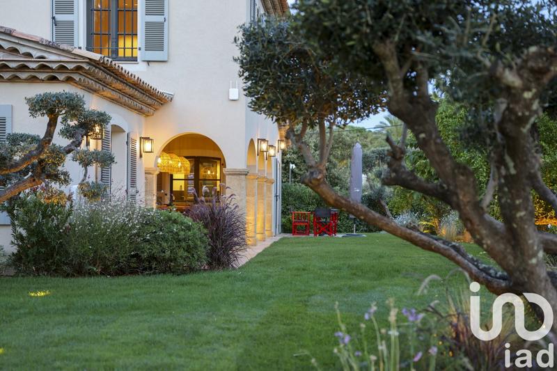 Maison - 425 m² - 8 pièces