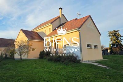 Maison traditionnelle - 110 m² - 6 pièces