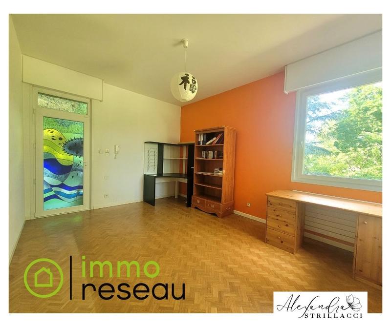 Maison - 240 m² - 8 pièces