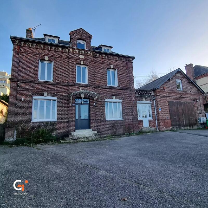 Maison - 180 m² - 9 pièces