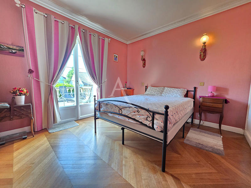 Maison - 207 m² - 6 pièces