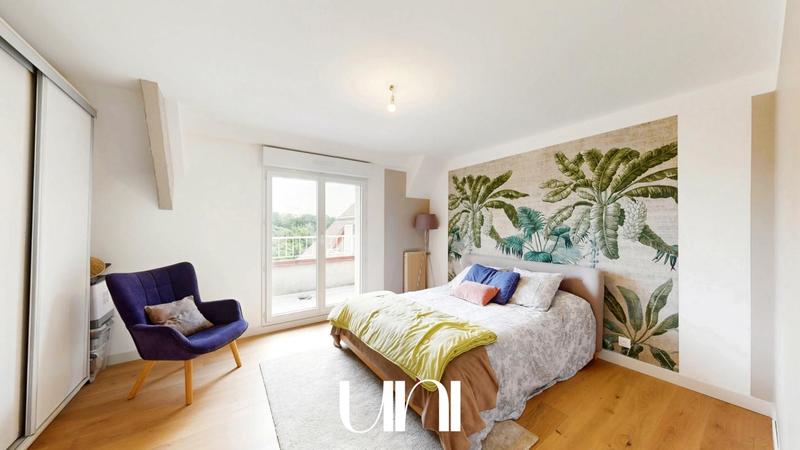 Maison - 260 m² - 6 pièces