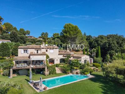 Maison - 330 m² - 8 pièces