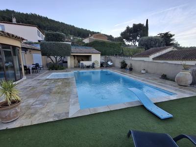 Maison - 212 m² - 8 pièces