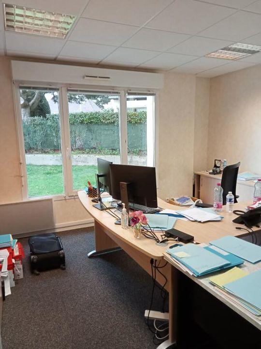 Local d'activité / Entrepôt - 319 m² - 18 pièces