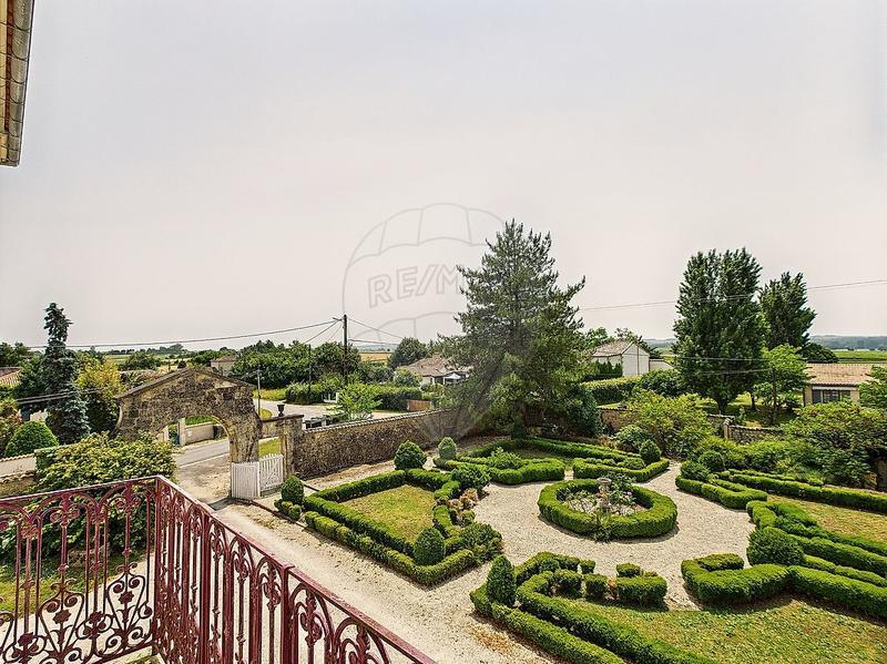 Maison de maîtres - 531 m² - 11 pièces