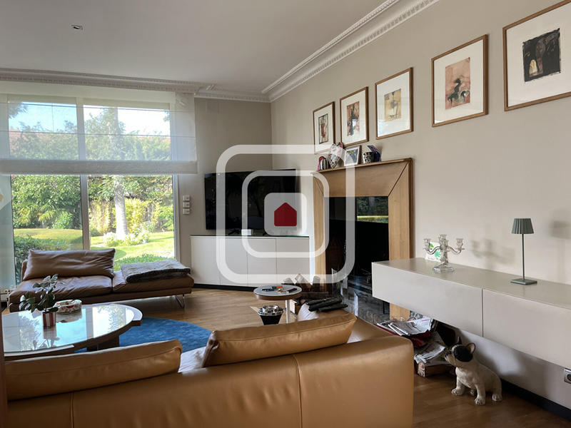 Maison - 267 m² - 8 pièces