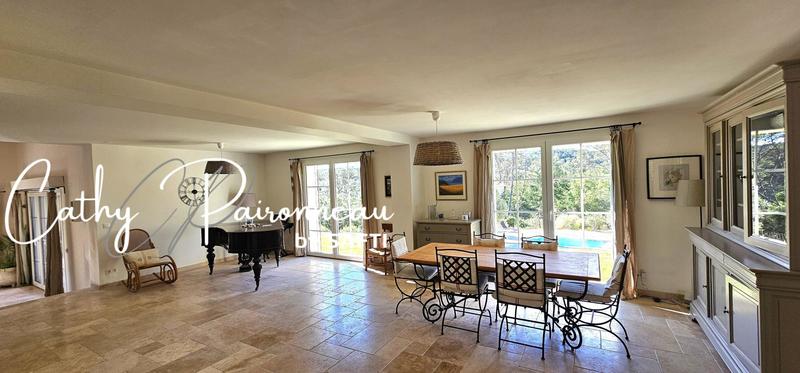 Villa - 324 m² - 9 pièces