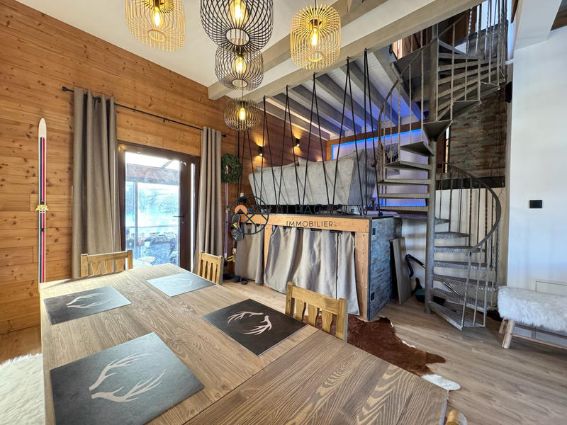 Appartement - 130 m² - 8 pièces