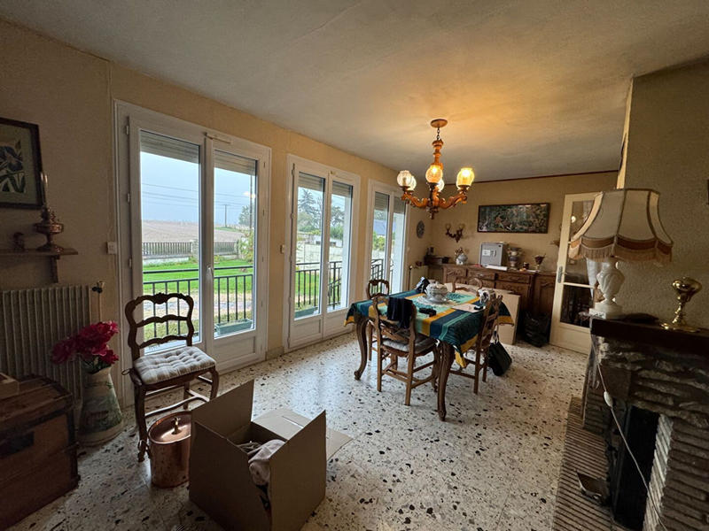 Maison - 1 131 m² - 6 pièces