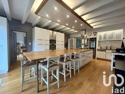 Maison - 237 m² - 11 pièces