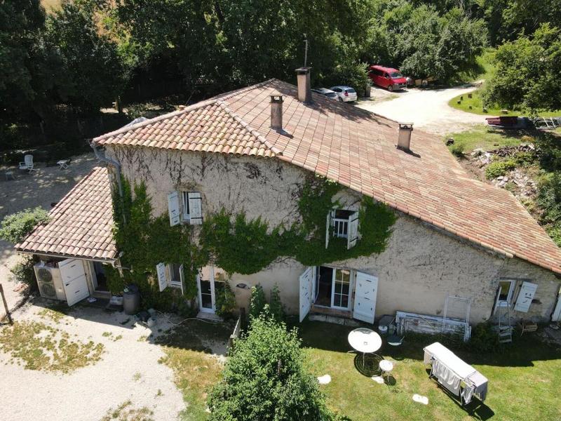 Maison en pierre - 355 m² - 11 pièces