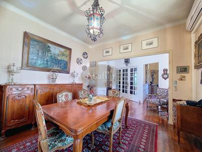 Maison - 254 m² - 9 pièces