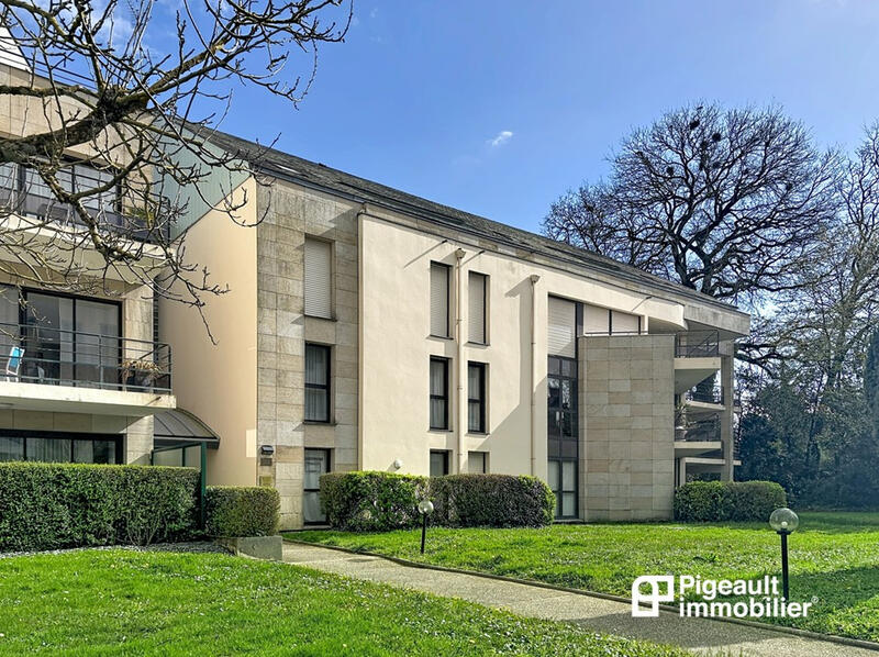 Appartement - 81 m² - 2 pièces