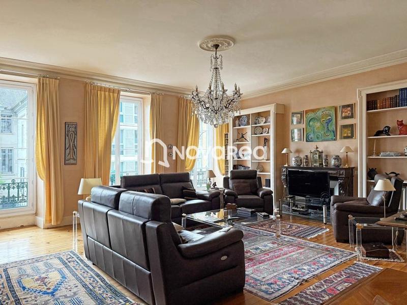 Appartement - 188 m² - 5 pièces