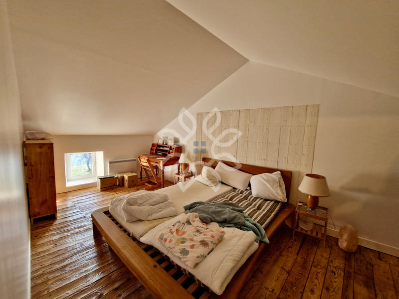 Propriété - 125 m² - 8 pièces