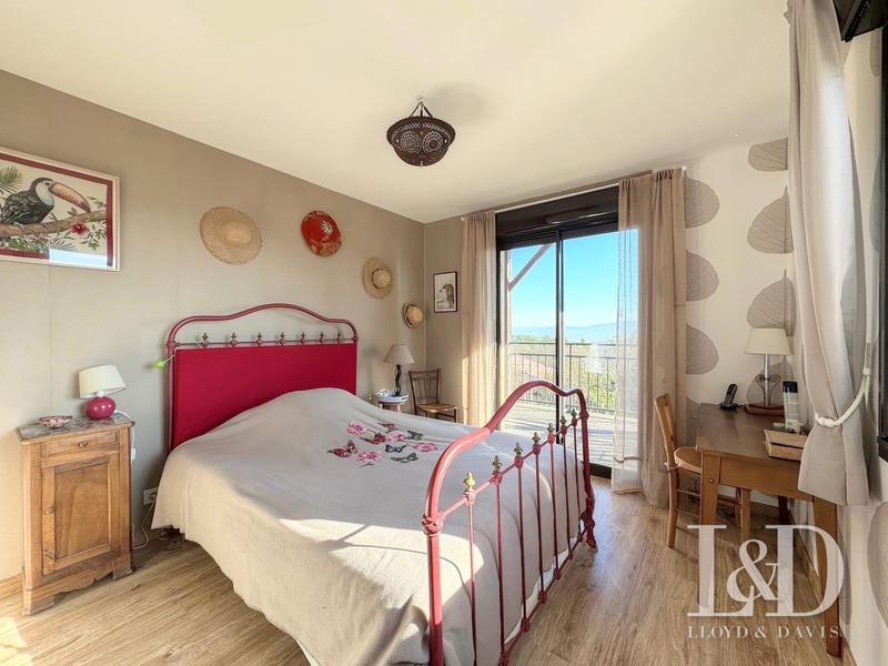 Maison - 137 m² - 6 pièces