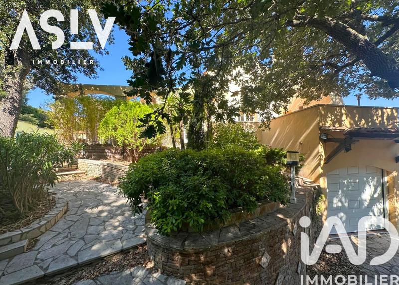 Maison - 222 m² - 6 pièces