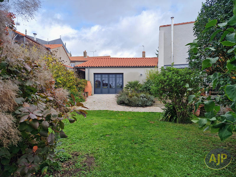 Maison - 180 m² - 7 pièces