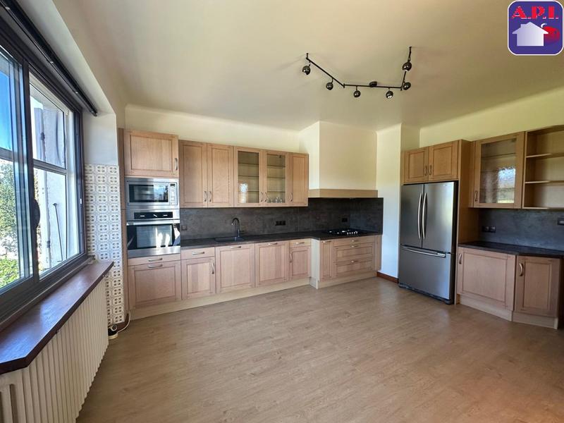 Maison - 249 m² - 7 pièces