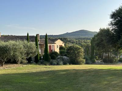 Maison - 218 m² - 6 pièces