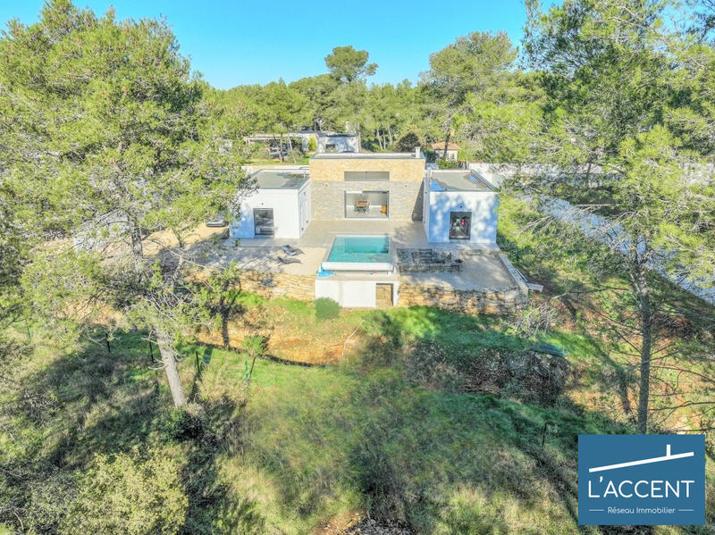 Maison - 199 m² - 8 pièces