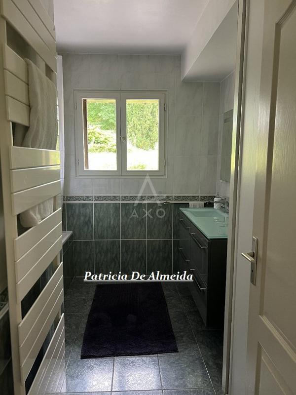 Maison - 213 m² - 8 pièces