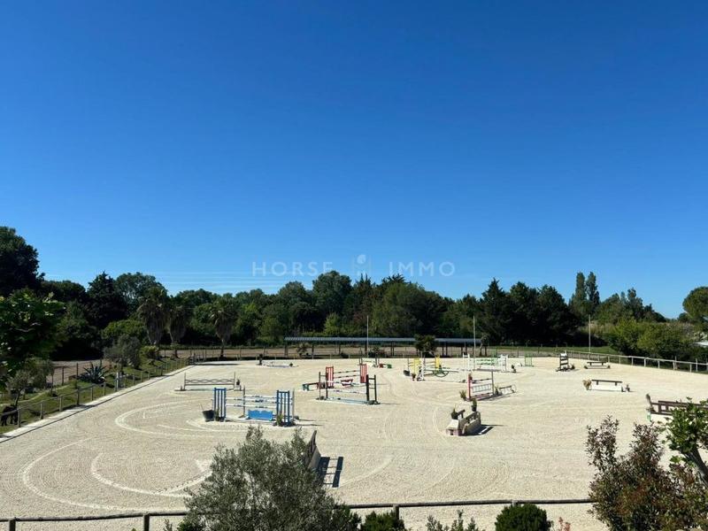 Maison - 220 m² - 6 pièces