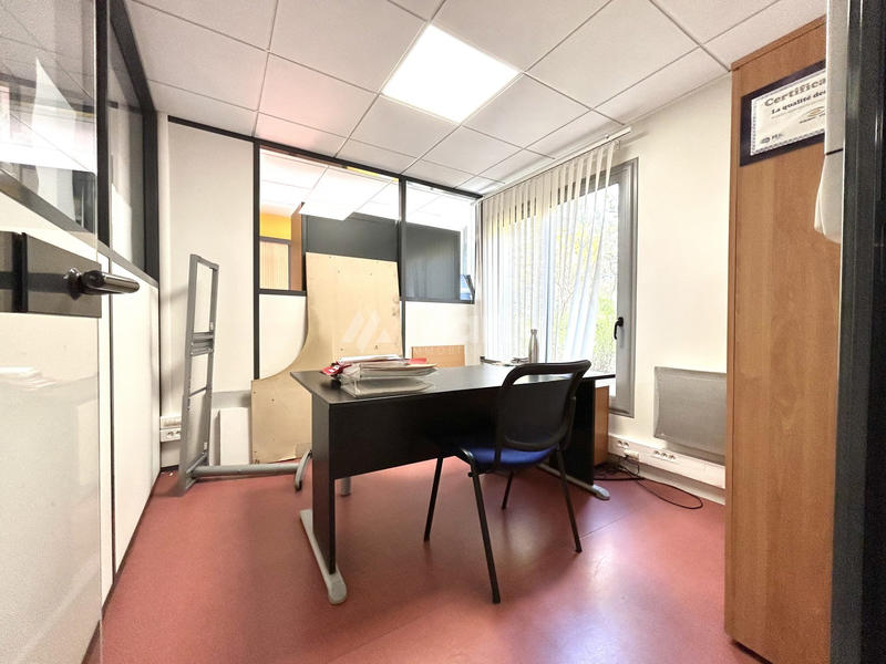 Bureau - 87 m² - 6 pièces