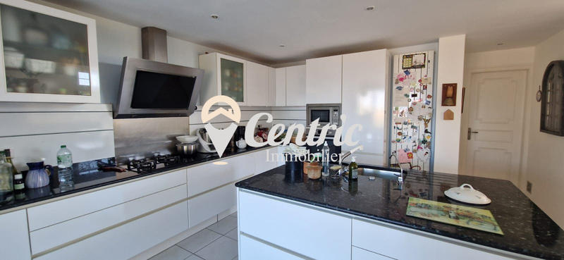 Maison - 303 m² - 7 pièces