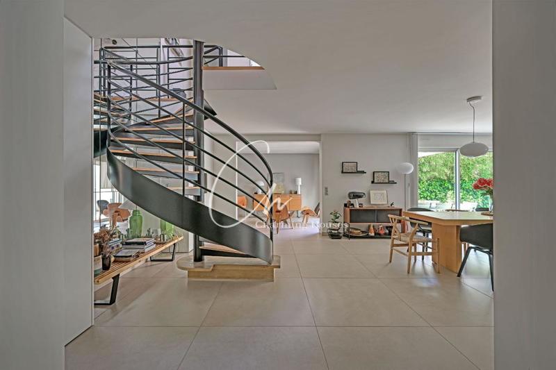 Maison - 217 m² - 7 pièces