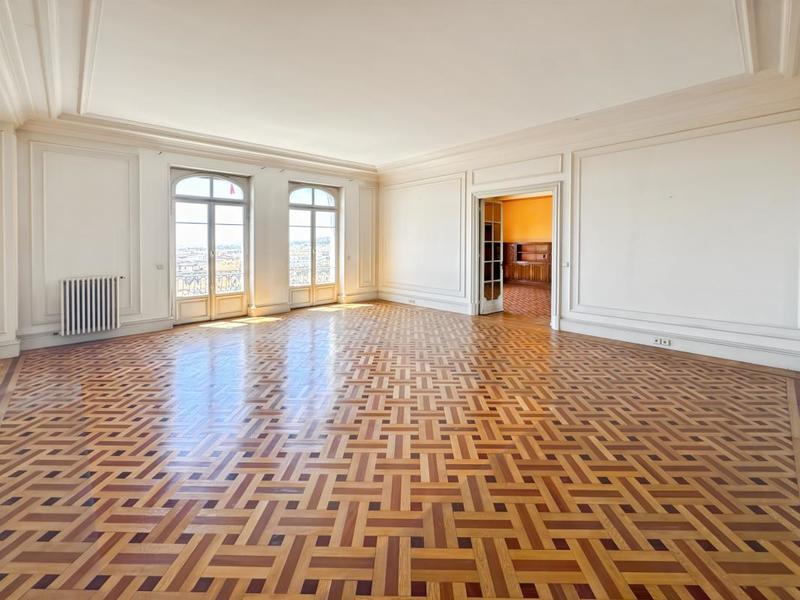 Appartement - 242 m² - 4 pièces