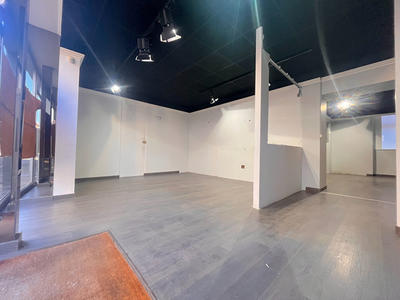 Local commercial - 110 m² - 4 pièces