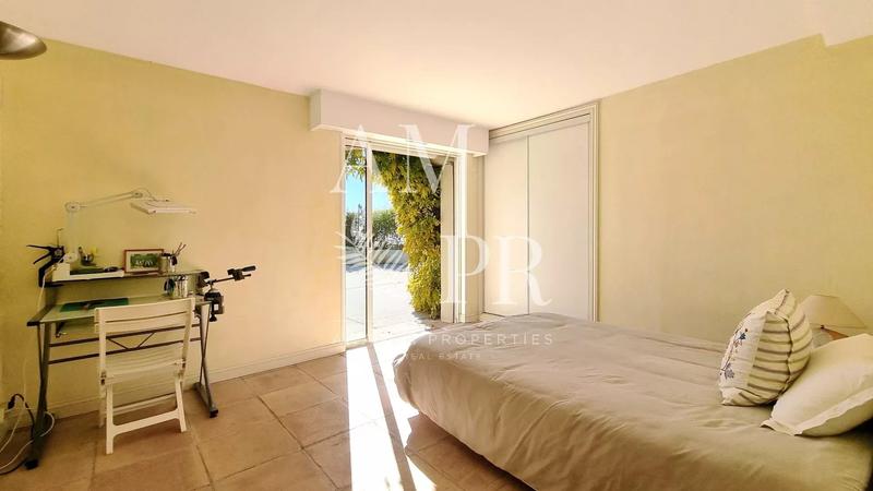 Villa - 300 m² - 7 pièces