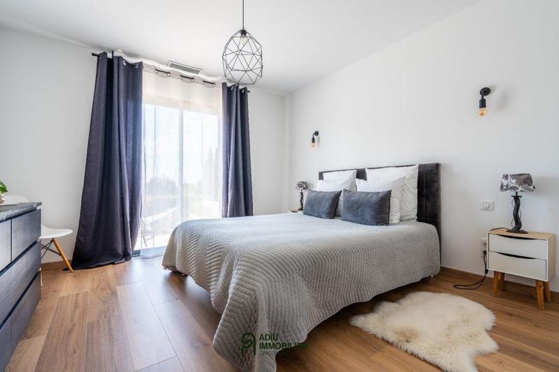 Maison - 220 m² - 5 pièces